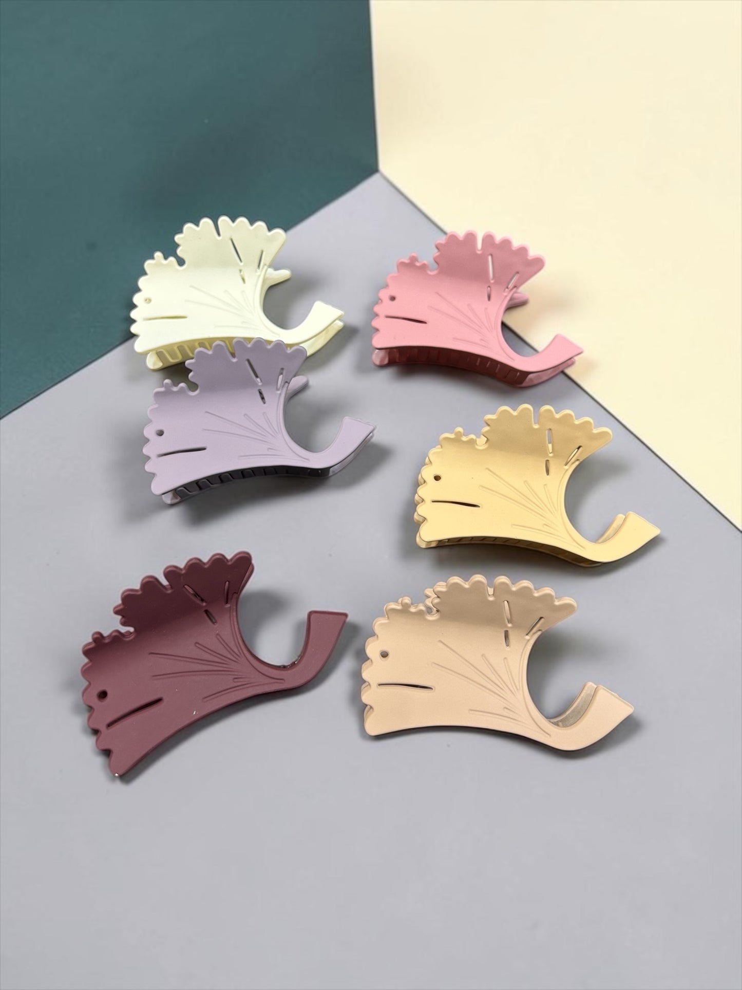 Abstract Leaf Matte Claw Clips – Minimal Aesthetic Hair Accessories (pack of 12)9cm