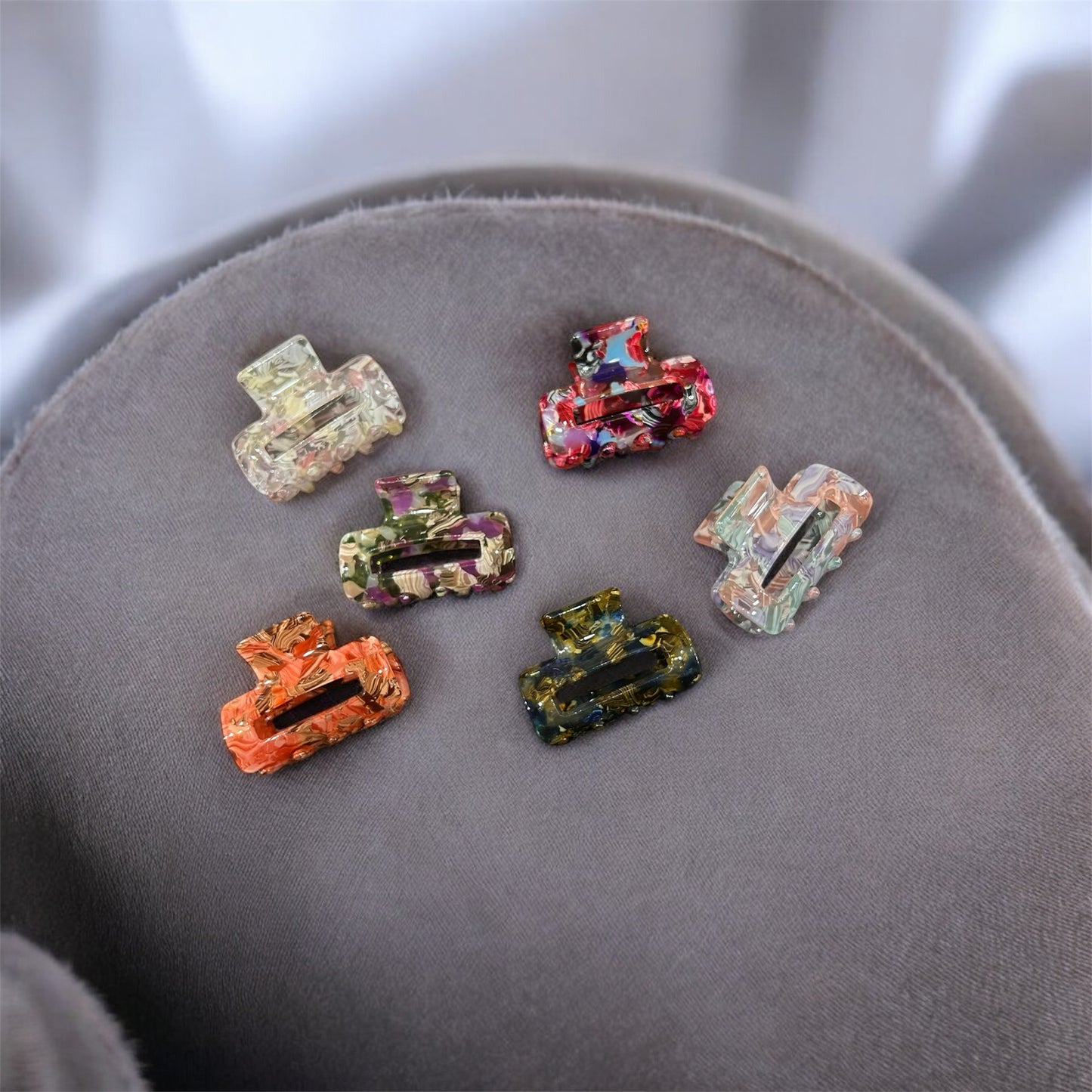 Mini acrylic hair clutcher ( pack of 12)