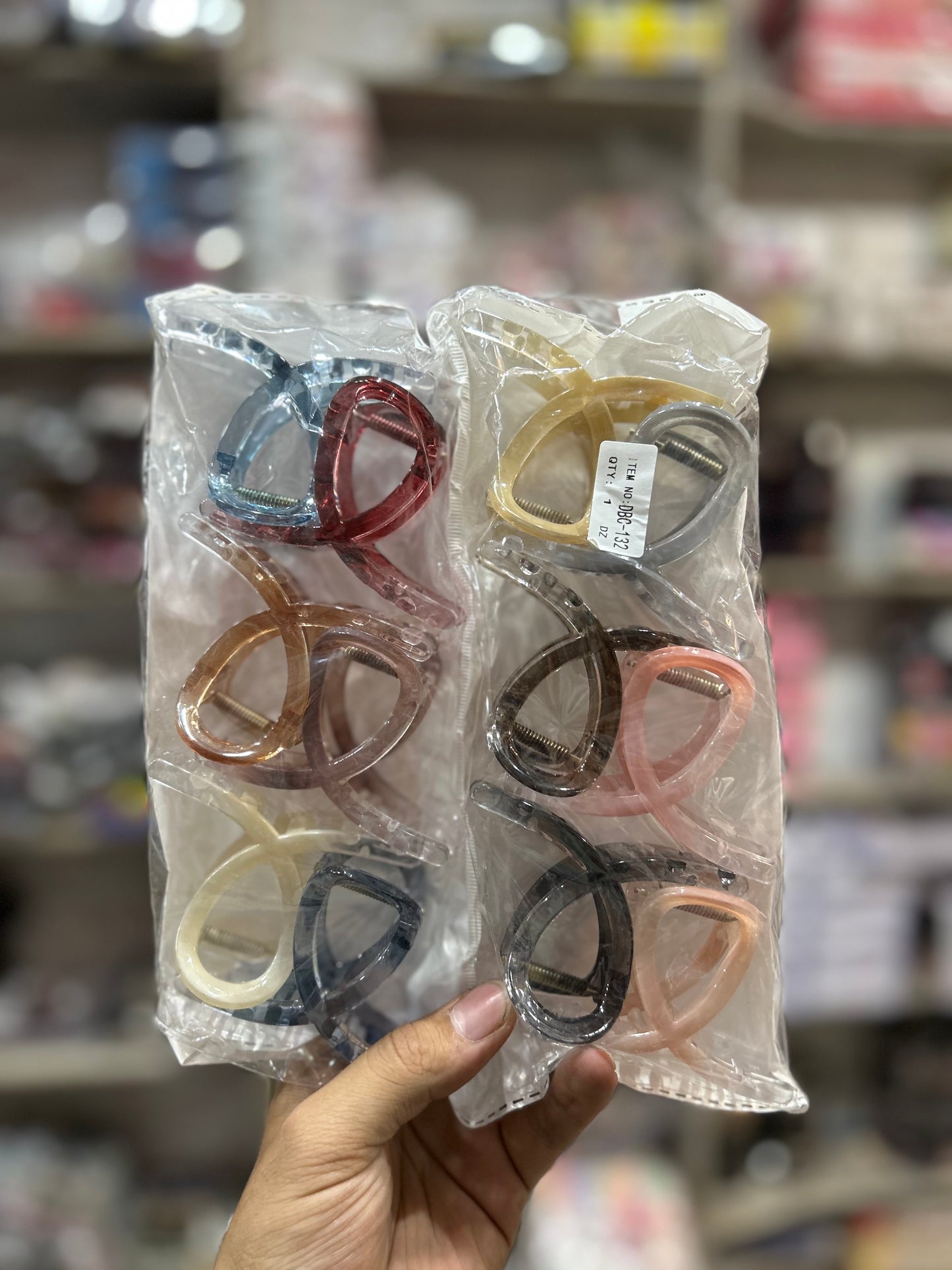 Aesthetic Clear Claw Clips – Trendy Pastel Hair Accessories(pack of 12)