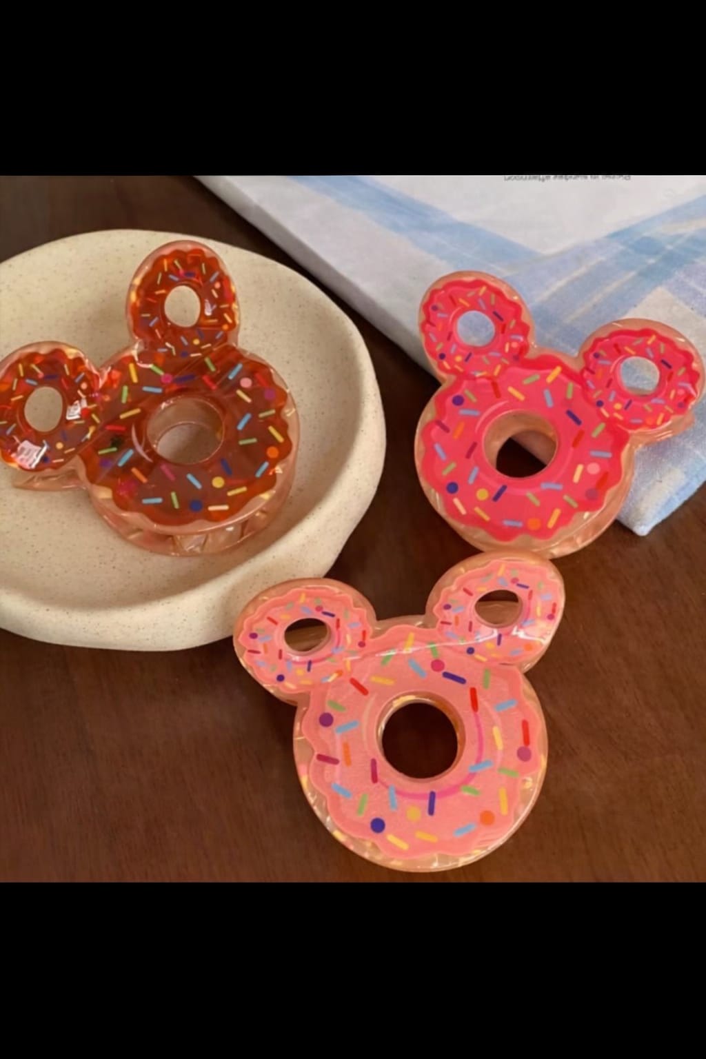 Acrylic clutchers premium quality ( pack of 12)