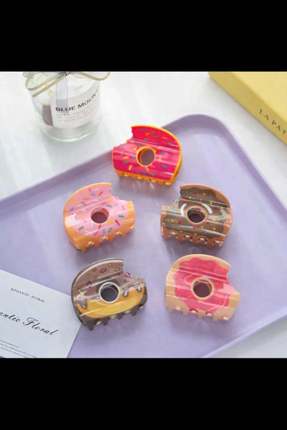 Acrylic clutchers premium quality ( pack of 12)