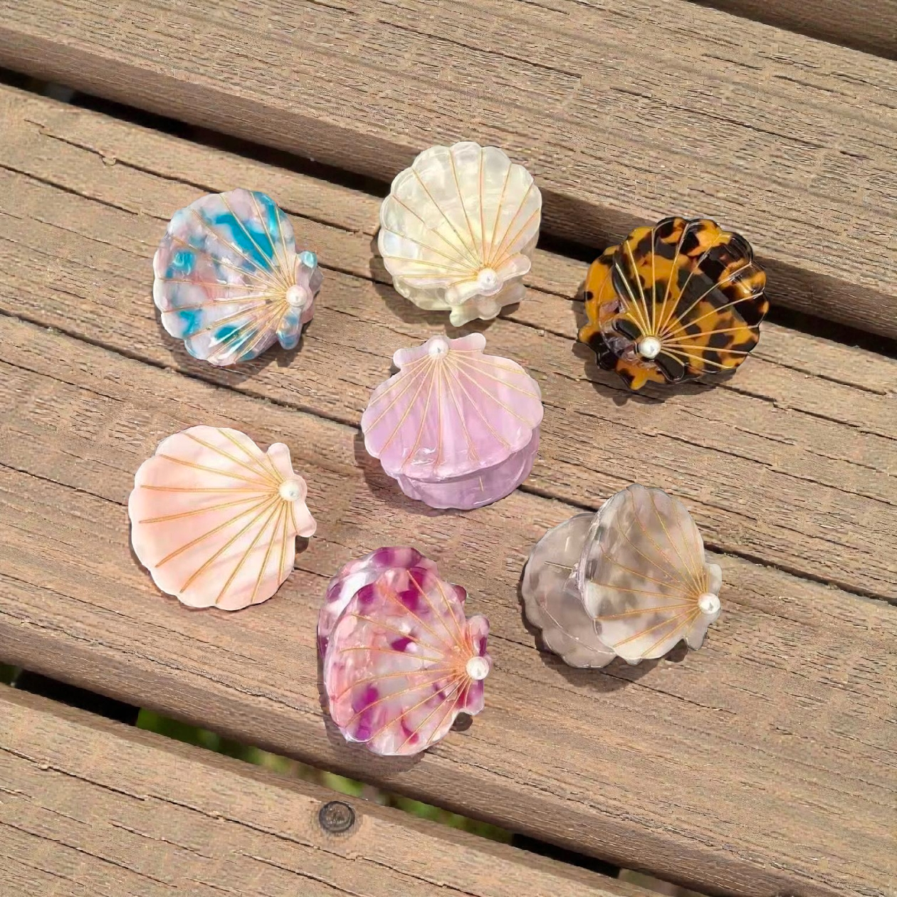 Acrylic clutchers premium quality ( pack of 12)